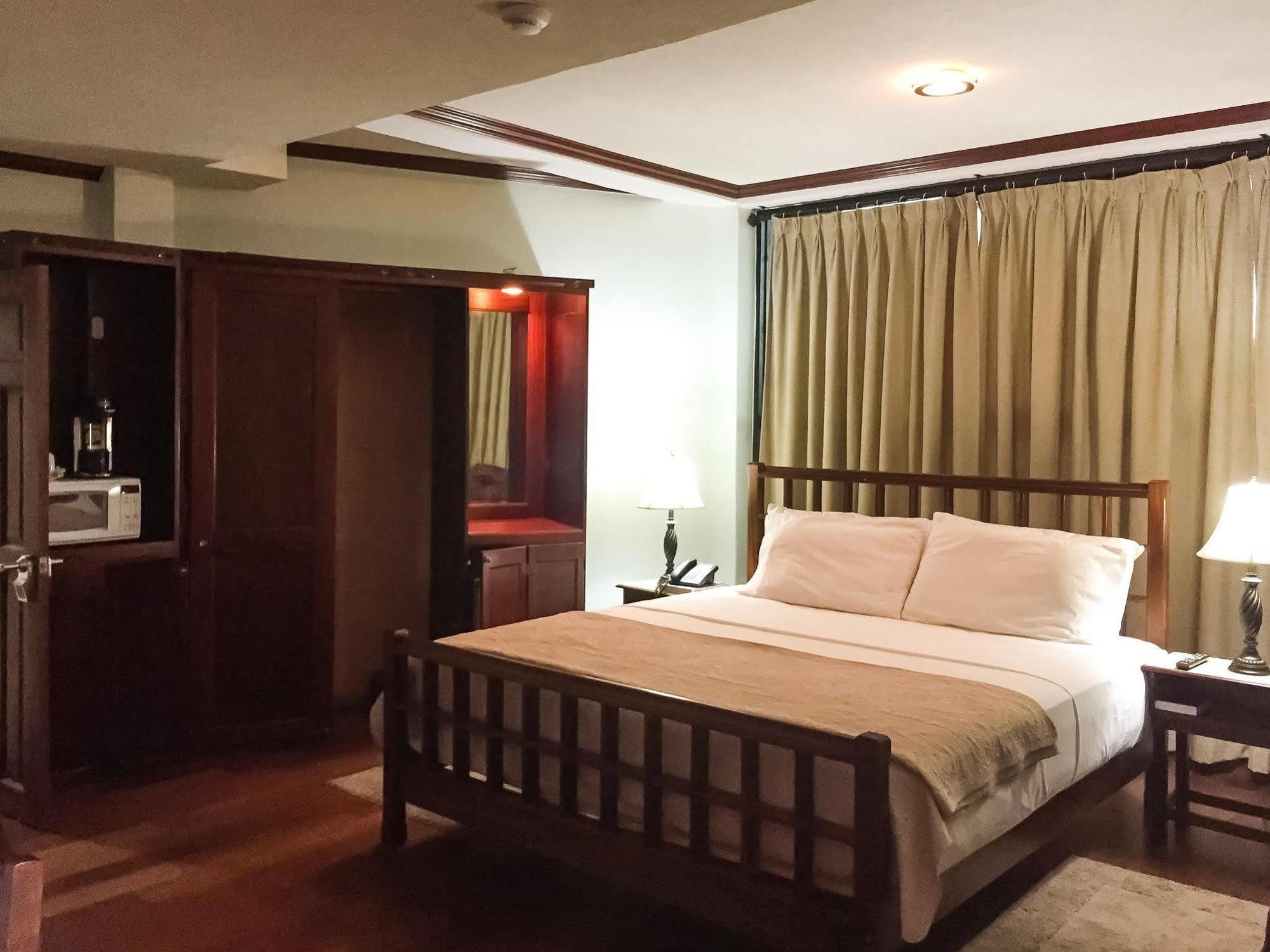 Brandsville Suites Джорджтаун Екстериор снимка