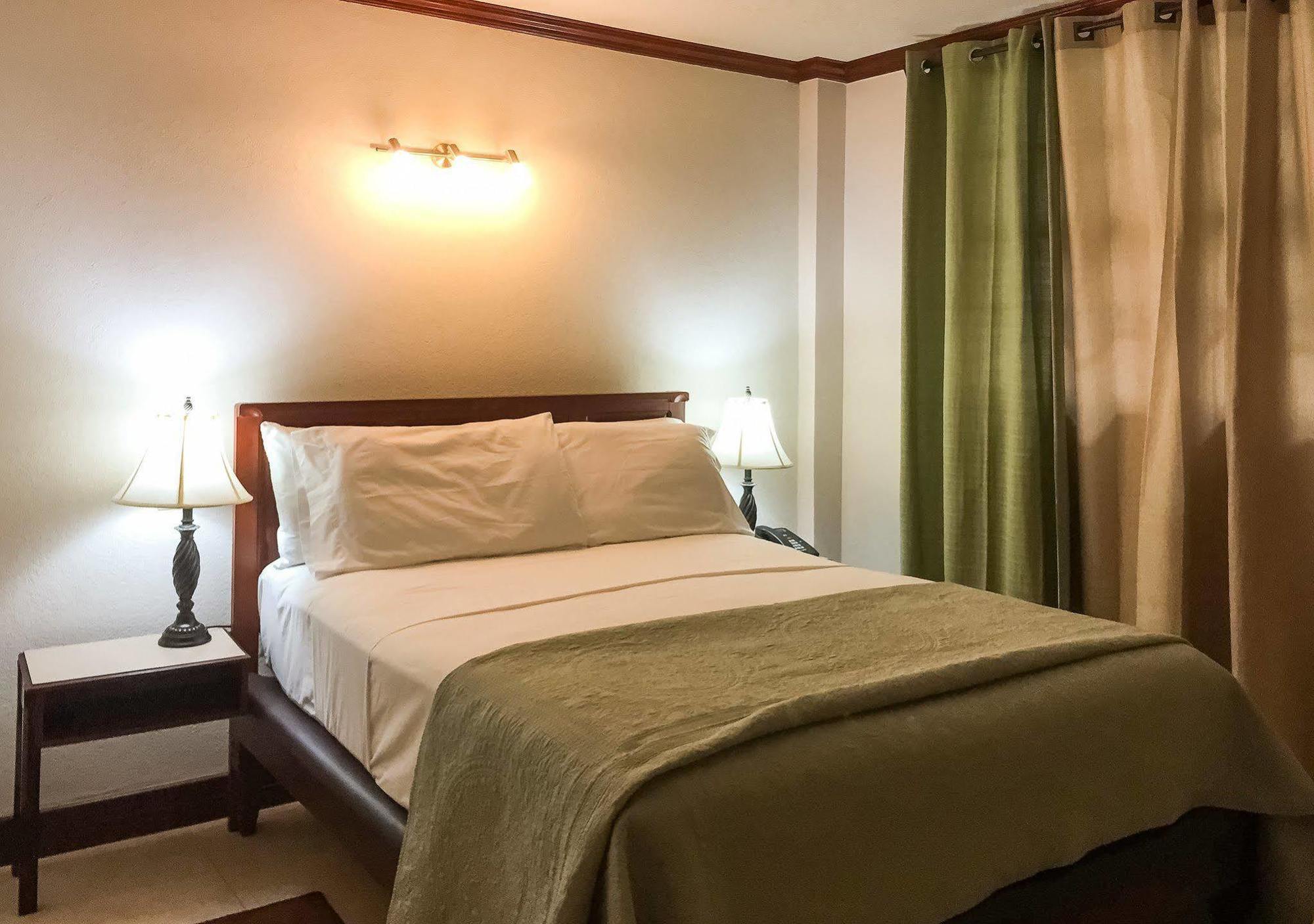 Brandsville Suites Джорджтаун Екстериор снимка